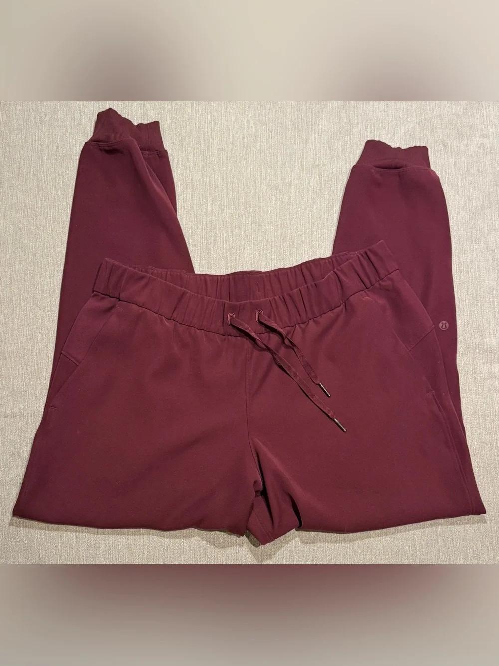 lululemon On The Fly Women's Jogger Pants in Burgundy